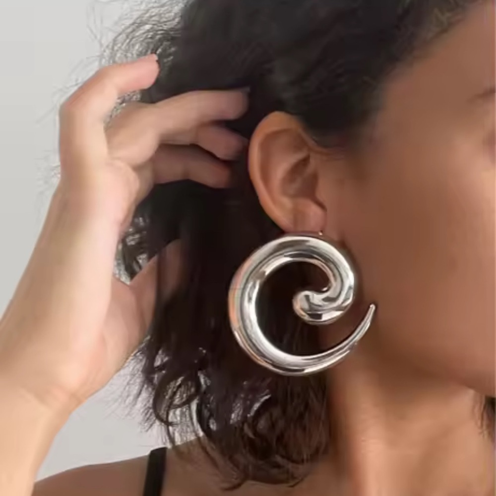 Vintage Silver Spiral Stud Earrings – Bold Retro Statement